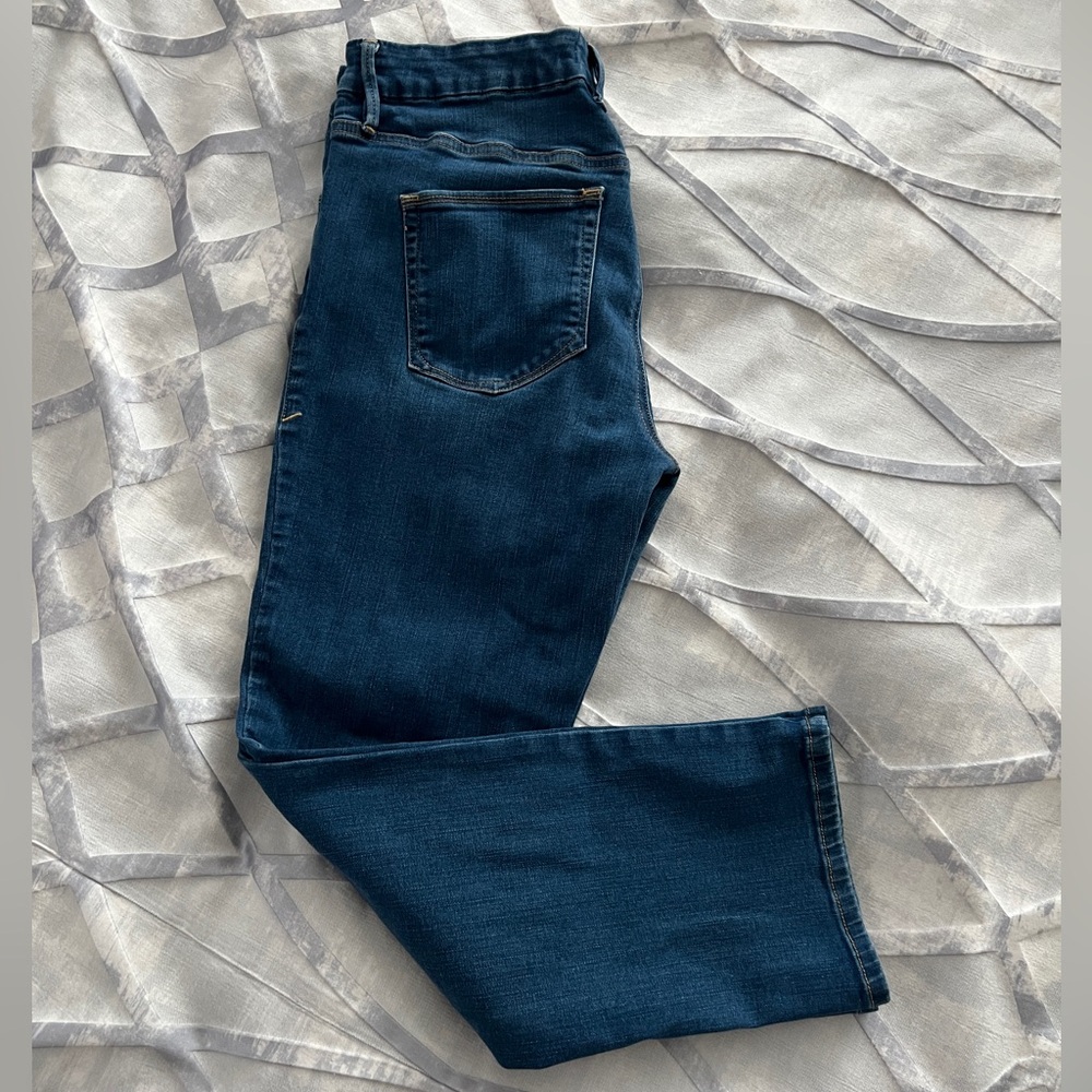 GOOD AMERICAN stretchy Jeans.  Size 14/32.  Medium wash.